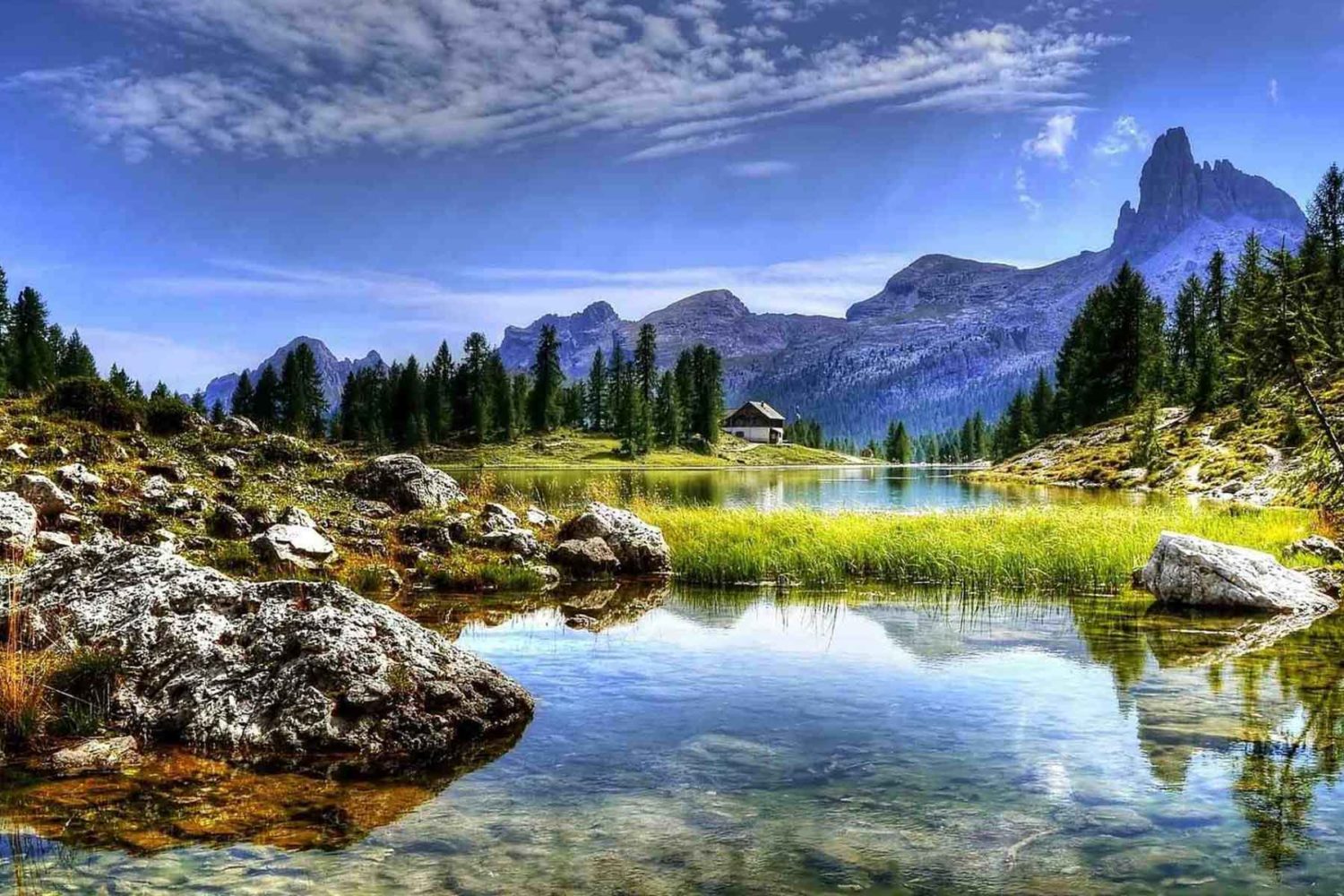 dolomites lake -Hiking in Dolomites Italy | Explore lakes and glaciers