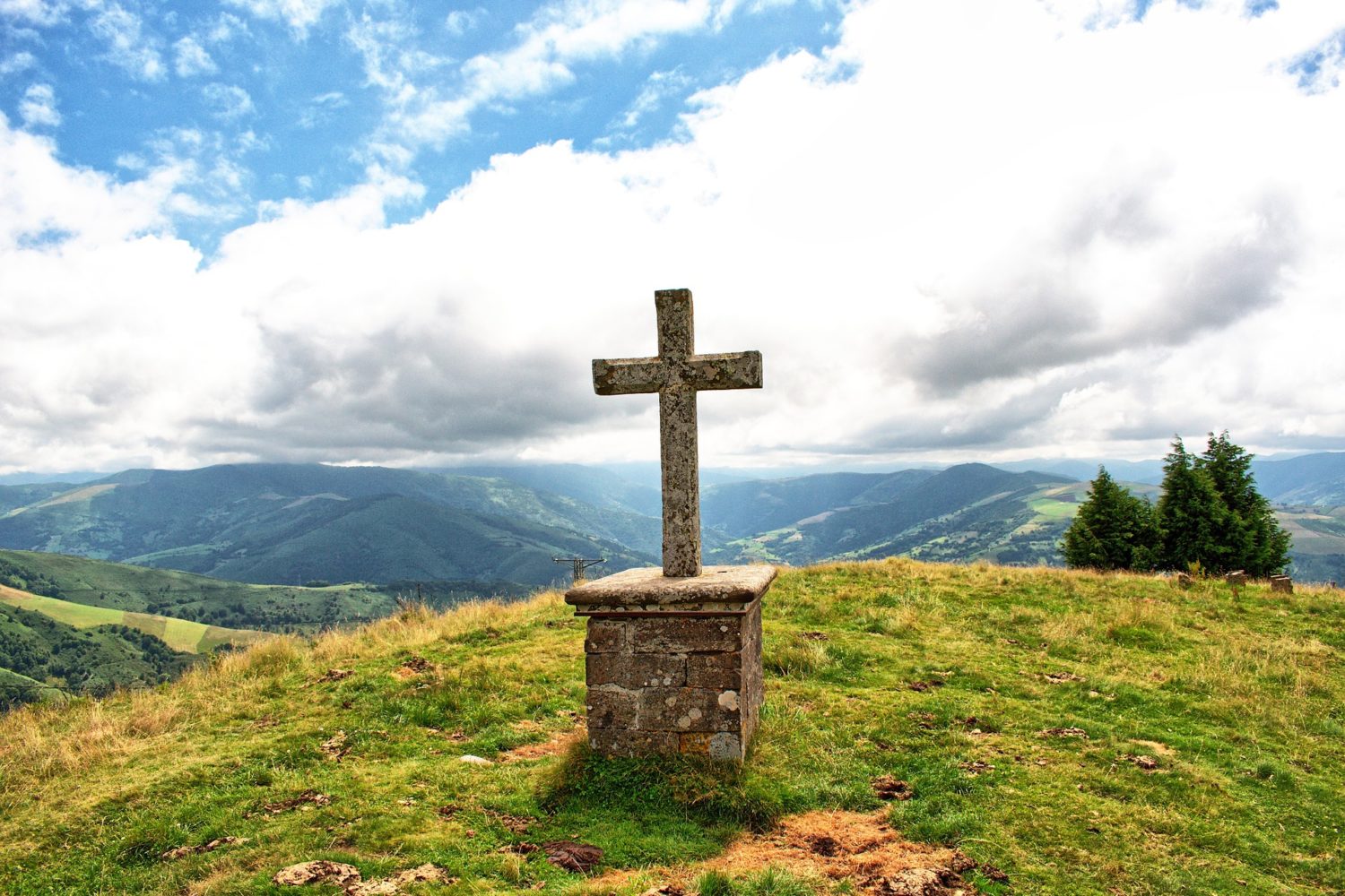 panorama of the Asturain mountains - cycling in Asturias